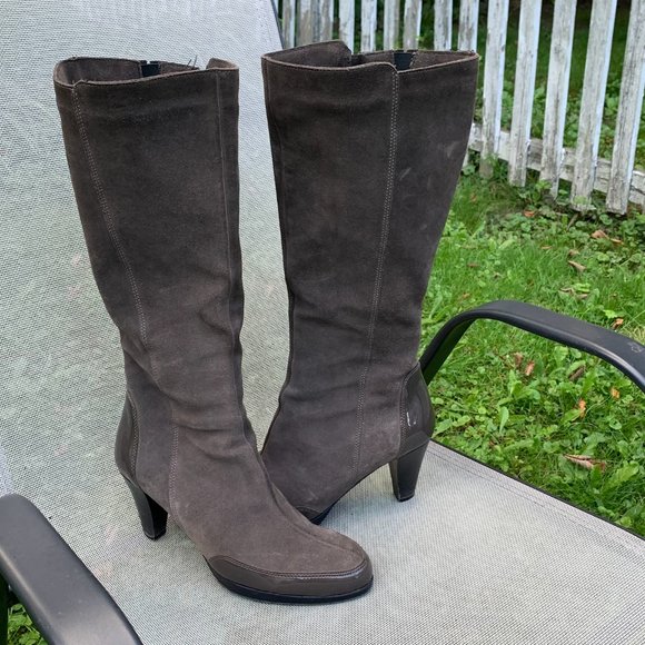 La Canadienne High-Heeled, Knee-High Boots - Picture 1 of 9